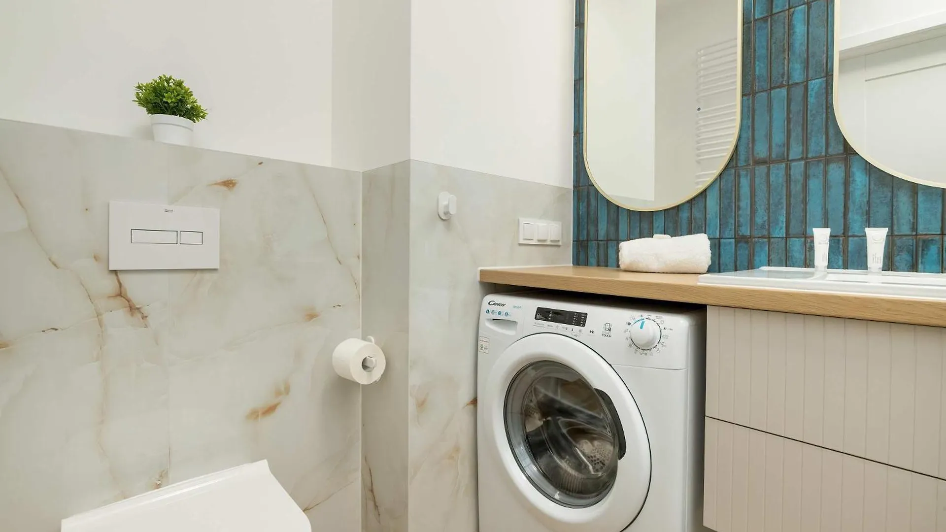 Modern Apartment Popieluszki 2C With Parking In The Center Of Gdansk