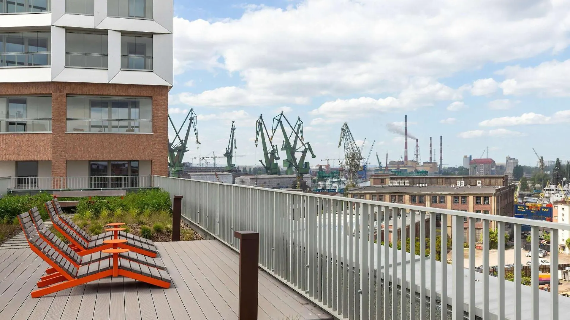 Modern Apartment Popieluszki 2C With Parking In The Center Of Gdansk