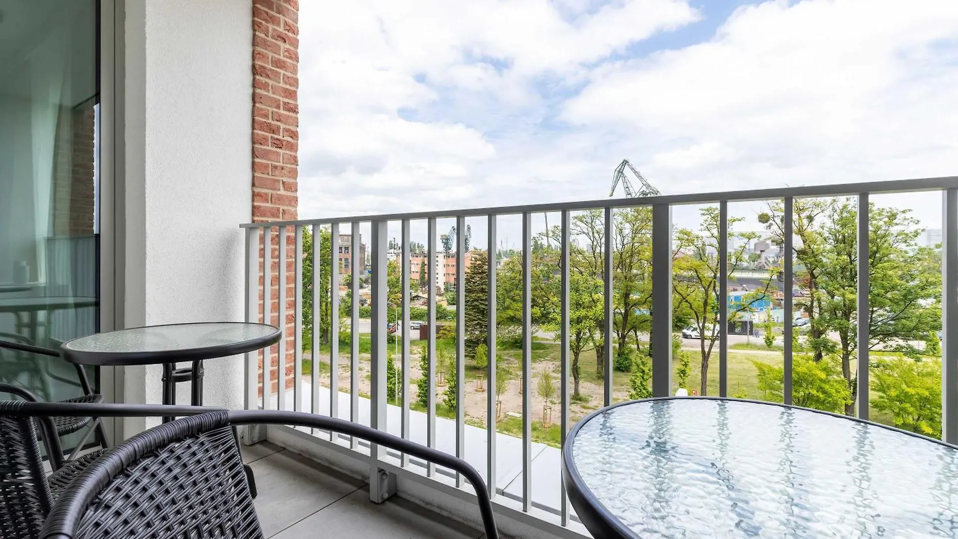 Modern Apartment Popieluszki 2C With Parking In The Center Of Gdansk Polonia